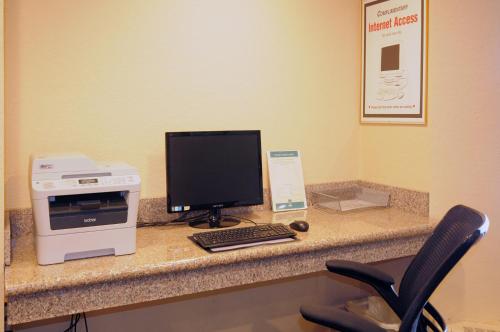 Quality Inn Stadium Area - image 12