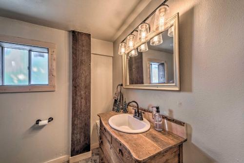 Modern Alpine Cabin with Billiards Hike and Ski!