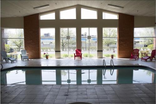 Bassein, Comstock Inn & Conference Center in Owosso