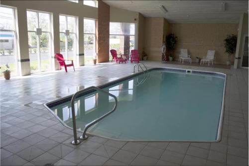 Bassein, Comstock Inn & Conference Center in Owosso