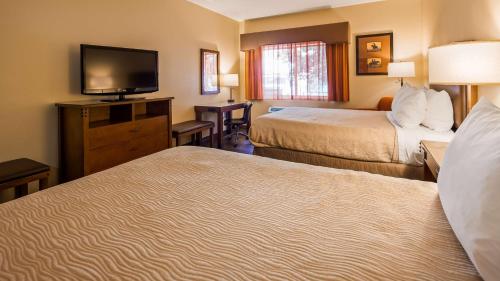 2 queen beds