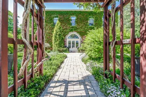 School House Bed and Breakfast C.1859 Niagara On The Lake