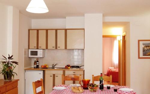 One-Bedroom Apartment (4 Adults) image 2