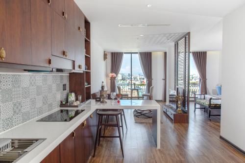 ダナン Dong Duong Hotel and Suites 4つ星 ホテル 外観