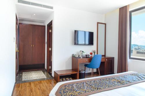 Deluxe Double Room with City View image 10