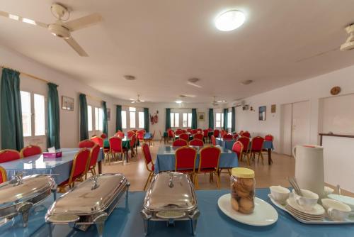 مطعم, دار استراحة أورينتال نايتس (Oriental Nights Rest House) in الرمال الشرقية (وهيبة)