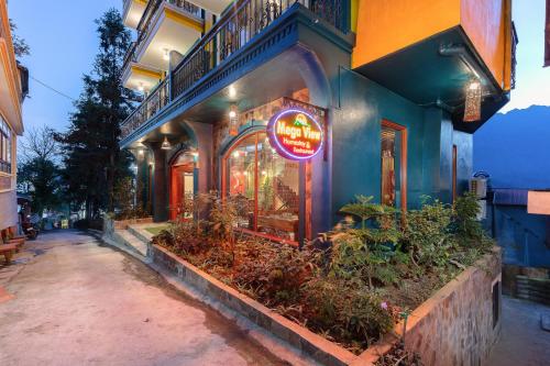 Entrance, Mega View Homestay in Sapa