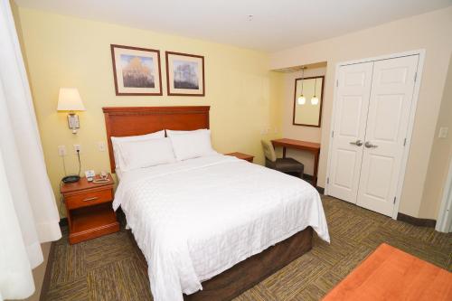 Candlewood Suites Boise - Towne Square