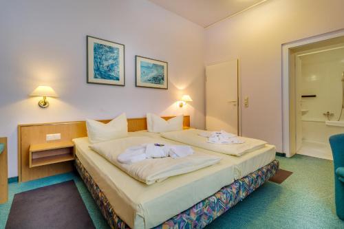 1 queen bed