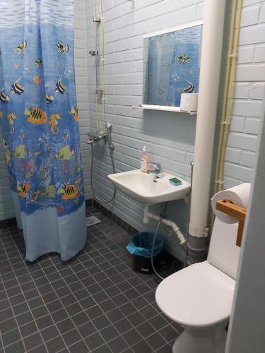 Bathroom, Ruskalinna Apartments in Pello