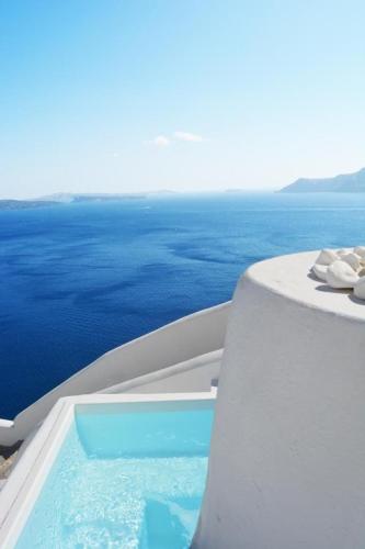 Luxury Santorini Villa Full Moon Villa Outdoor Plunge Pool Sea Caldera View 1 BDR Oia