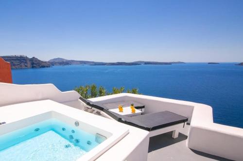 Luxury Santorini Villa Full Moon Villa Outdoor Plunge Pool Sea Caldera View 1 BDR Oia