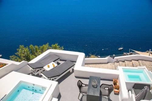 Luxury Santorini Villa Full Moon Villa Outdoor Plunge Pool Sea Caldera View 1 BDR Oia