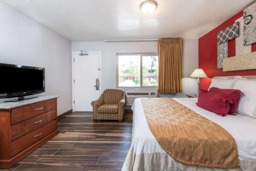 Ramada by Wyndham near SeaWorld / Mission Beach