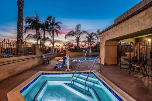 La Quinta Inn & Suites by Wyndham San Diego-Carlsbad