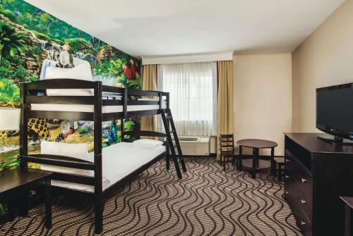 La Quinta Inn & Suites by Wyndham San Diego-Carlsbad