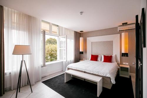 Le Theatre Room Type - King Room with City View