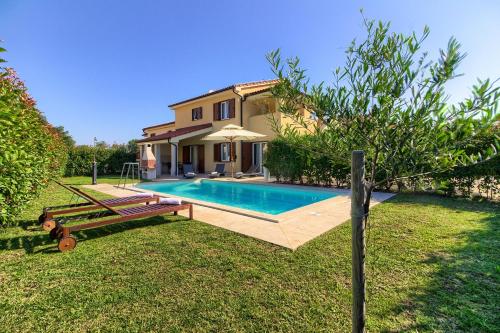 Luxury villa Banjole with private pool 200m from the beach