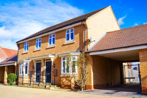 Self-contained New Build Executive House With Secure Parking I Eco-serviced Accommodation I Free, , Bedfordshire