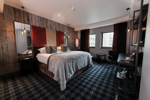 1 queen bed