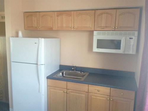 Collins Avenue Hostel – Miami Beach, FL