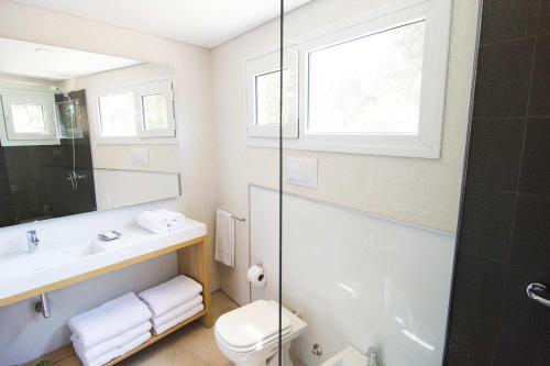 One-Bedroom Apartment image 2