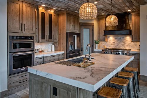 Quandary Estate Luxury Home Breathtaking Views in Блу ривър