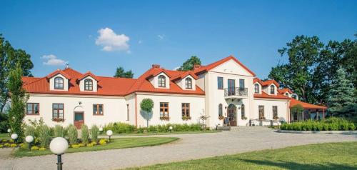 Зовнішній вигляд готелю, Dwór Karwacz (Dwor Karwacz) in Пшасниш
