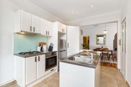 MadeComfy Spacious 3-Bed Terrace With Balcony