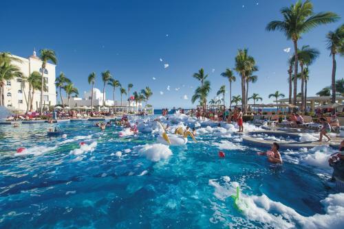 Swimming pool, Riu Palace Cabo San Lucas - All Inclusive in El Tezal