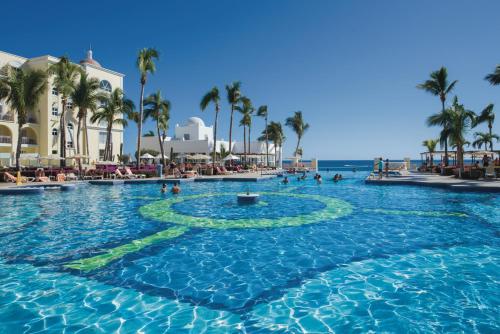 游泳池, 卡波聖盧卡斯悅宜灣奢享酒店 - 全包 (Riu Palace Cabo San Lucas - All Inclusive) in 卡波聖盧卡斯