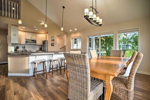 Family Home on Lake Chelan with Mtn + Lake View! in Mensona (WA)