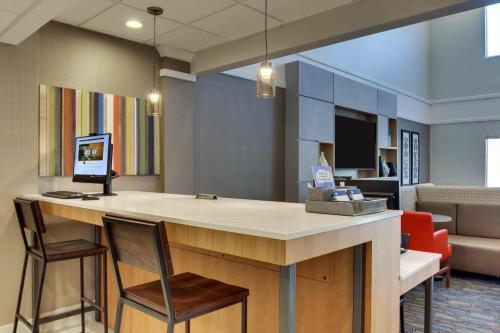 Holiday Inn Express Hotel & Suites - Atlanta/Emory University Area, an IHG Hotel