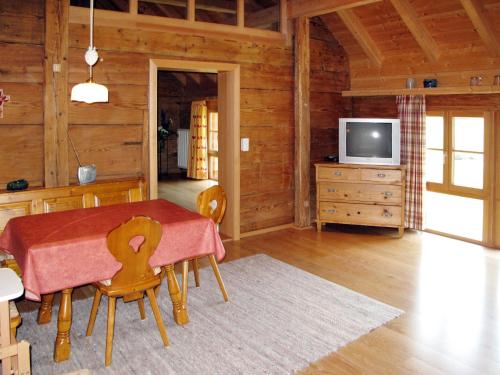 Holiday Home Mader by Interhome in 比紹夫斯馬斯