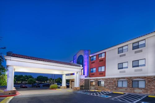 Holiday Inn Express & Suites Albuquerque-N. Balloon Fsta Park, an IHG Hotel