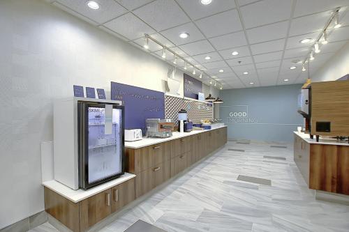 Holiday Inn Express Airport Calgary By IHG - image 5
