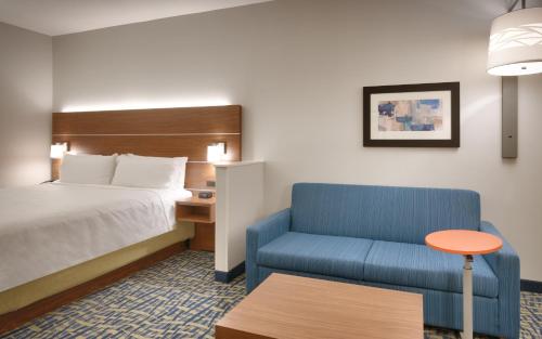 Holiday Inn Express & Suites - Gainesville I-75, an IHG Hotel
