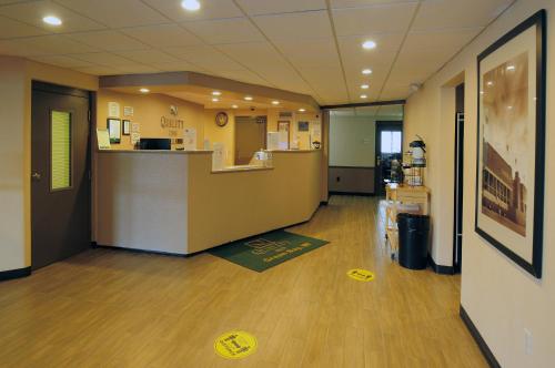 Quality Inn Stadium Area - image 8
