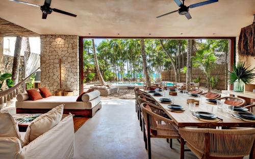 Beachfront Villa for 14 guests!