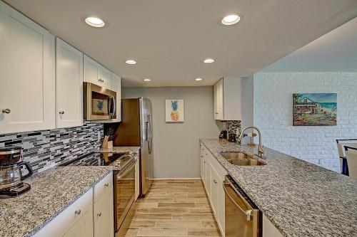 Salty Days Getaway condo - main image