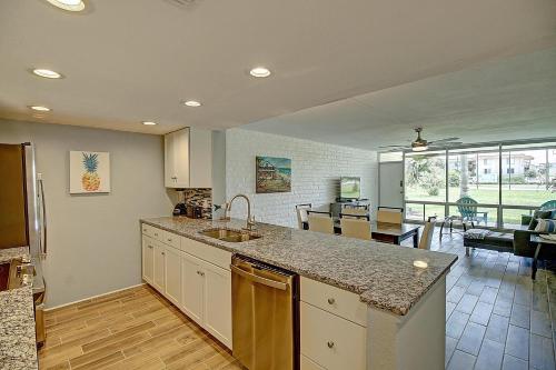 Salty Days Getaway condo - image 3