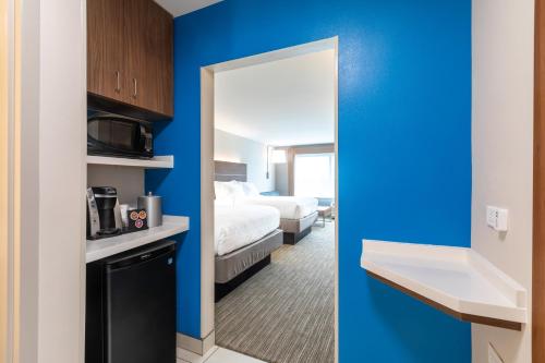 Holiday Inn Express & Suites Greenville S - Piedmont