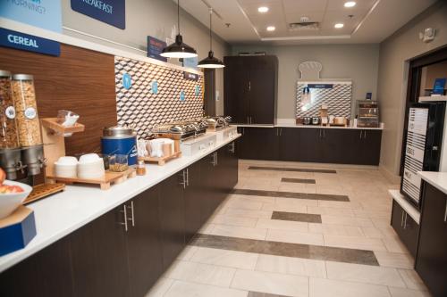 Holiday Inn Express Hotel & Suites Norfolk By IHG in นอร์ฟอล์ค (NE)