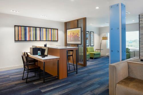 Holiday Inn Express & Suites - Bourbonnais East - Bradley by IHG