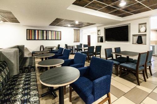 Food and beverages, Holiday Inn Express Hotel & Suites Brentwood North-Nashville Area in Brentwood