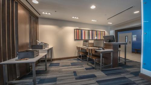 Holiday Inn Express & Suites - Dripping Springs - Austin Area, an IHG Hotel