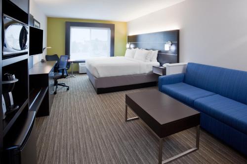Holiday Inn Express Hotel & Suites Dickinson in Dickinson (ND)
