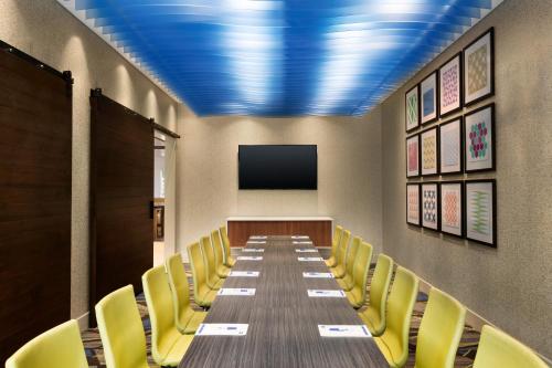 Holiday Inn Express & Suites Columbus East - Heath By IHG - 회의실/연회장