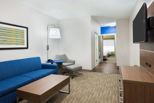 Holiday Inn Express & Suites - Columbus Airport East