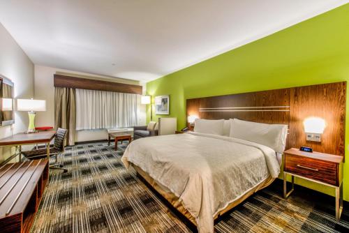 Holiday Inn Express & Suites Dallas NW - Farmers Branch, an IHG Hotel